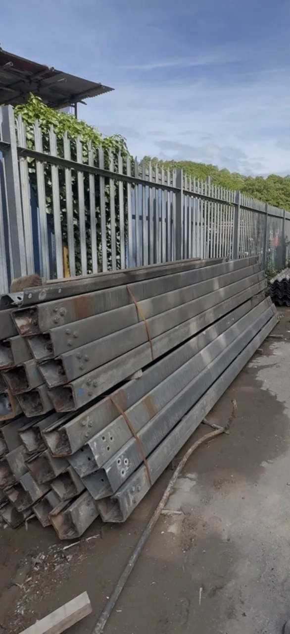 Reclaimed box section crash barrier